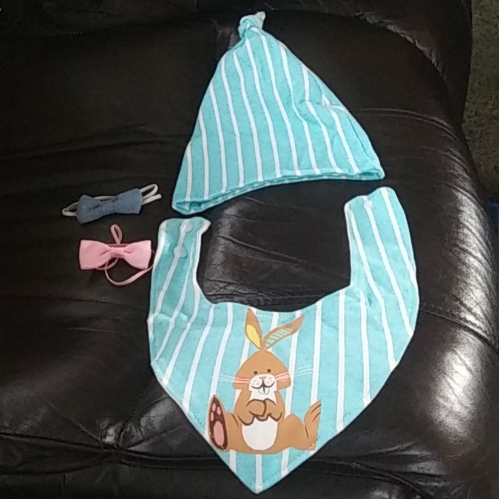 Newborn hat/bib set with ribbon headbands